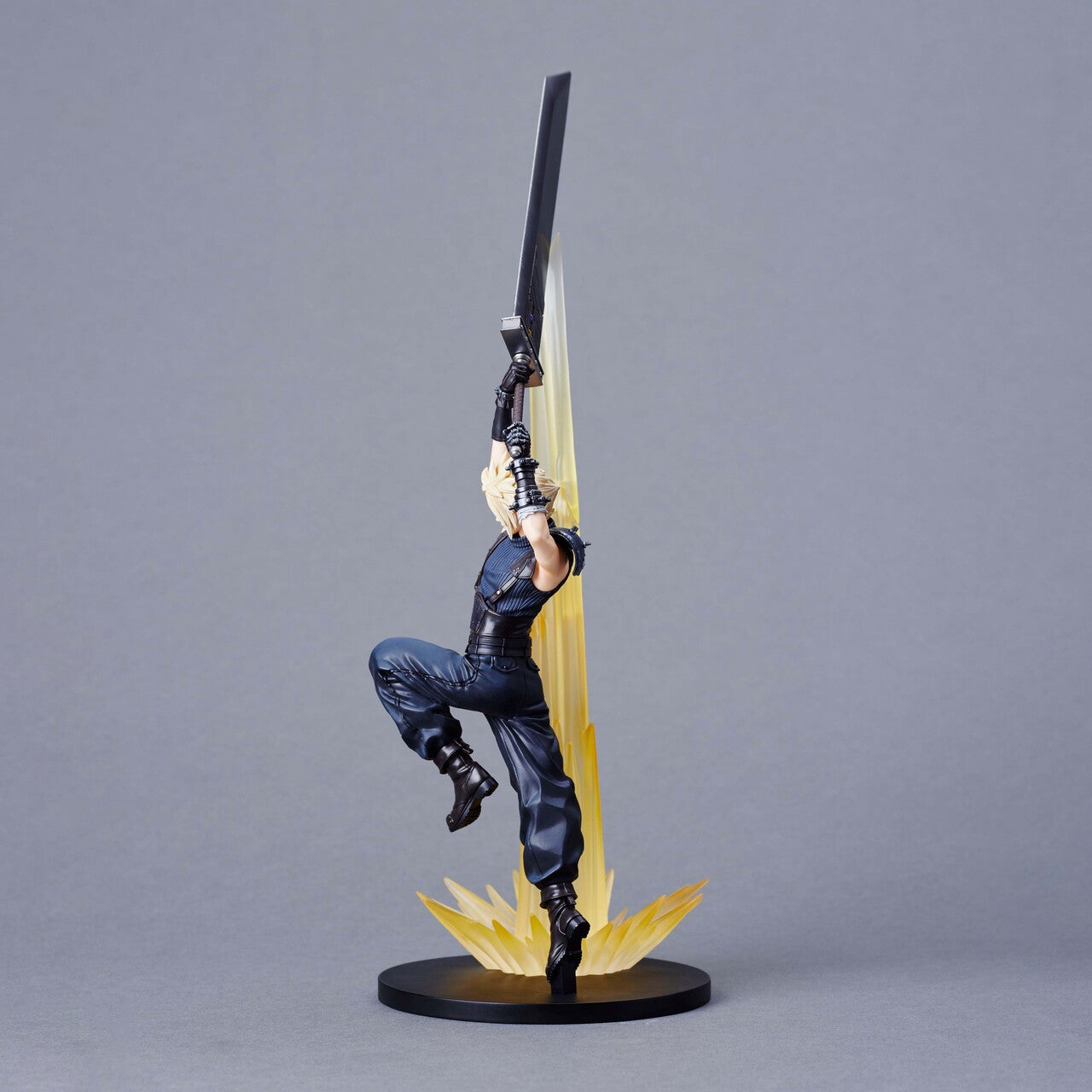 FINAL FANTASY VII REBIRTH Statuette - CLOUD STRIFE