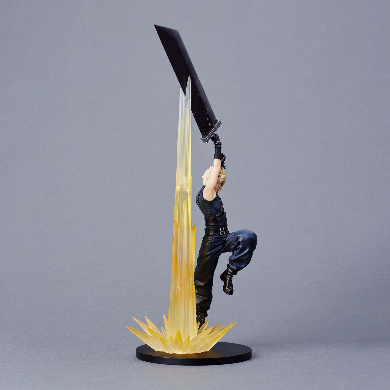 FINAL FANTASY VII REBIRTH Statuette - CLOUD STRIFE