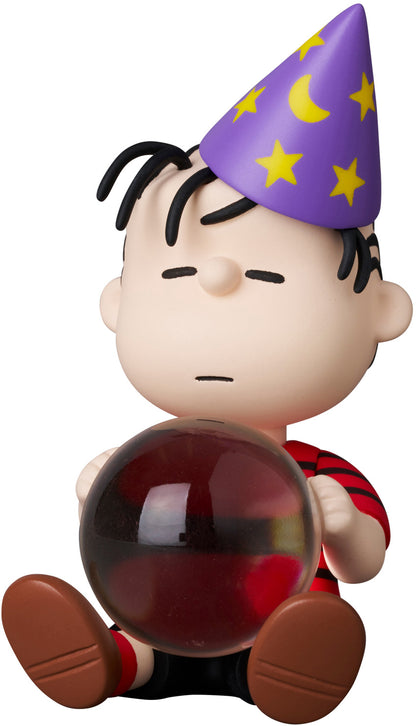 UDF Peanuts Series 17 Linus & Crystal Ball