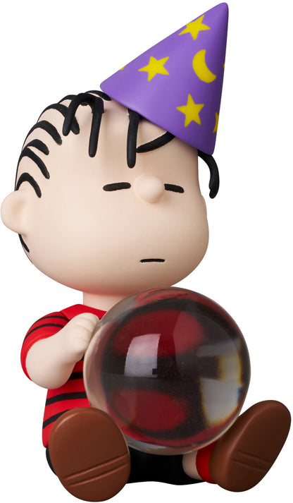 UDF Peanuts Series 17 Linus & Crystal Ball